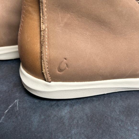 OluKai Women's 5 Hawai'iloa Manu Hope Ankle Booties Leather Taupe Grey/Off White - Picture 6 of 12